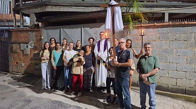 Comunidade do Atílio Marotti realiza Via-Sacra pelas ruas do bairro