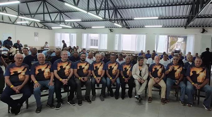 Retiro do Terço dos Homens reúne fiéis em um dia de formação, oração e testemunhos