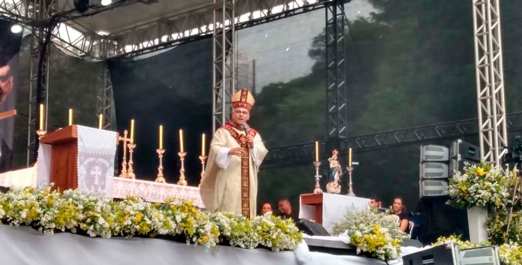Juventude da Diocese de Petrópolis celebra os 25 anos do Adorai